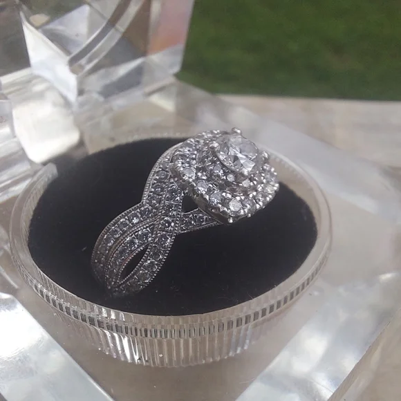 Neil Lane Bridal Set Round-Cut Diamond with Cushion Halo 14K White Gold - Picture 4 of 6